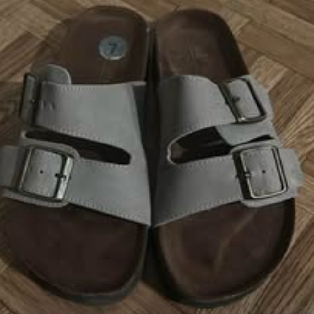 Cliff Sandals
Cliffs by WHITE MOUNTAIN
Size 7